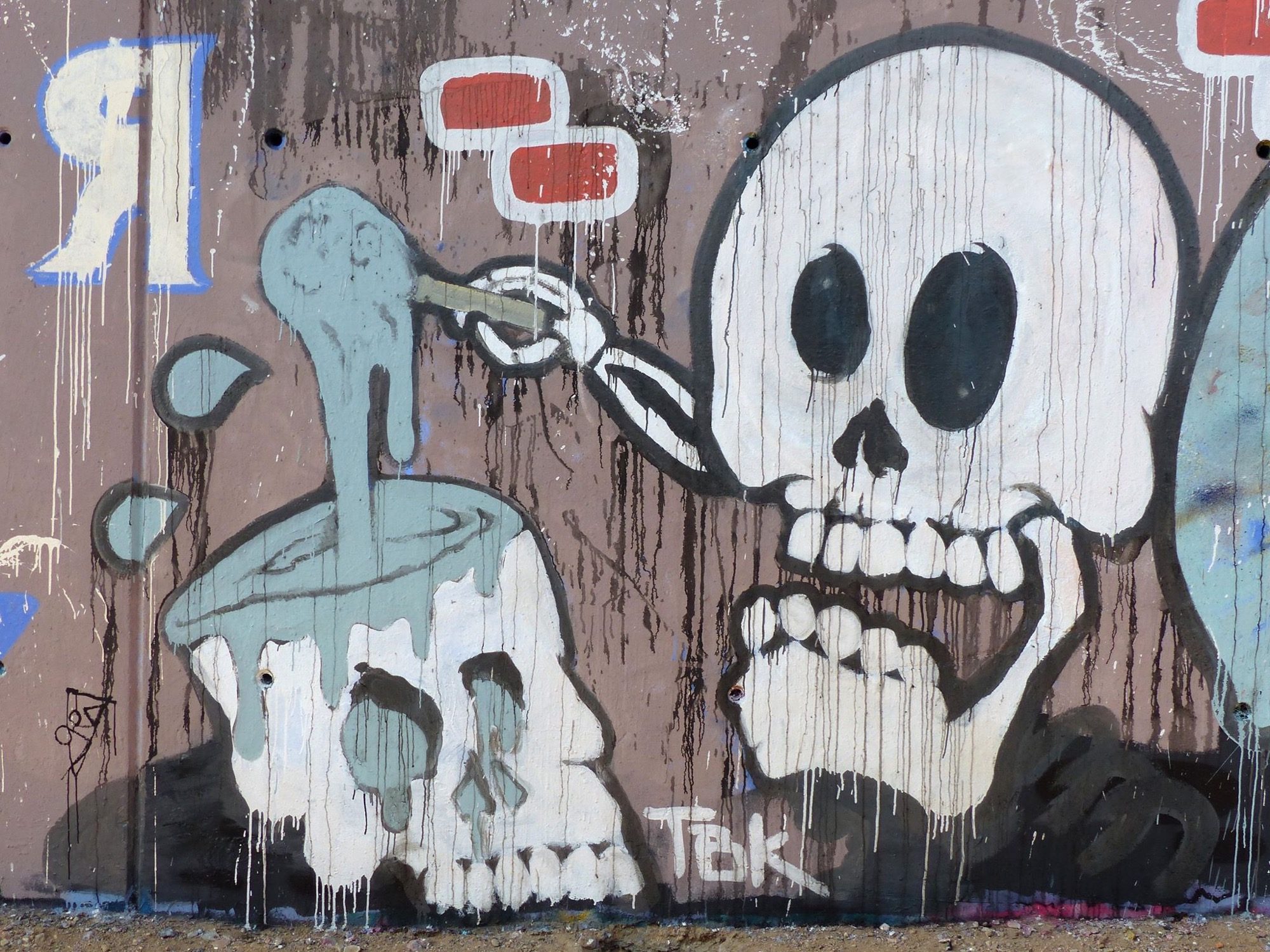 Chained skull and creature — Street art in Olivet