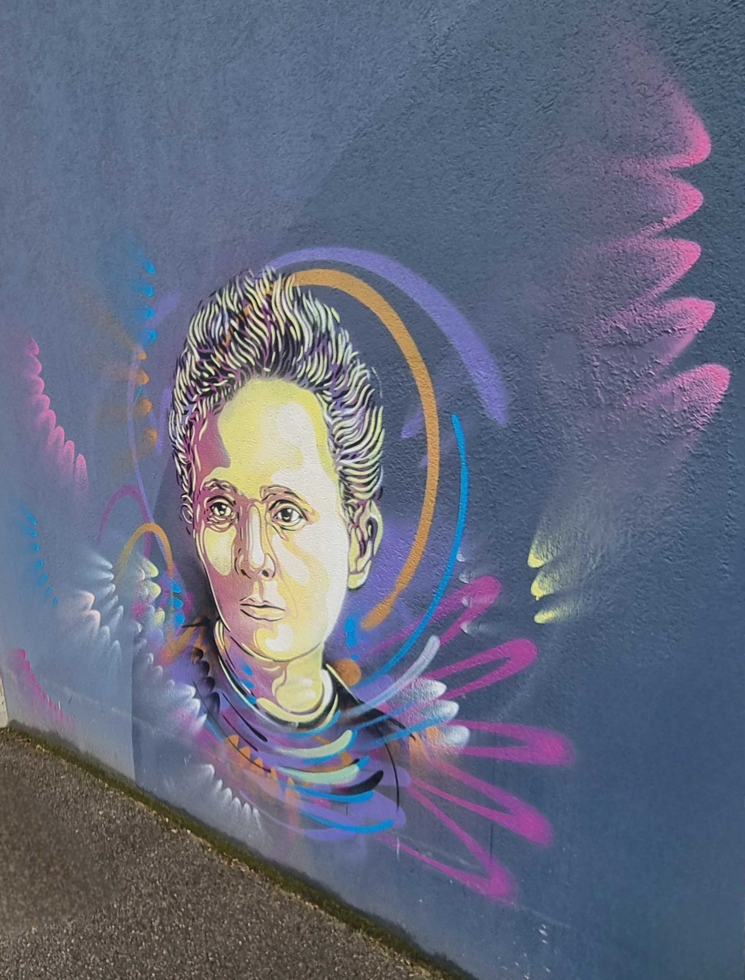 Portrait Féminin Auréole Colorée — Street art de C215 à Échirolles