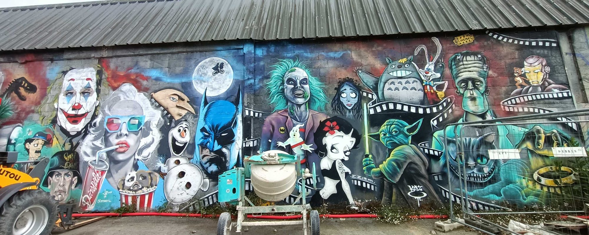 Chaotic Comic Composition — Street art in Redon
