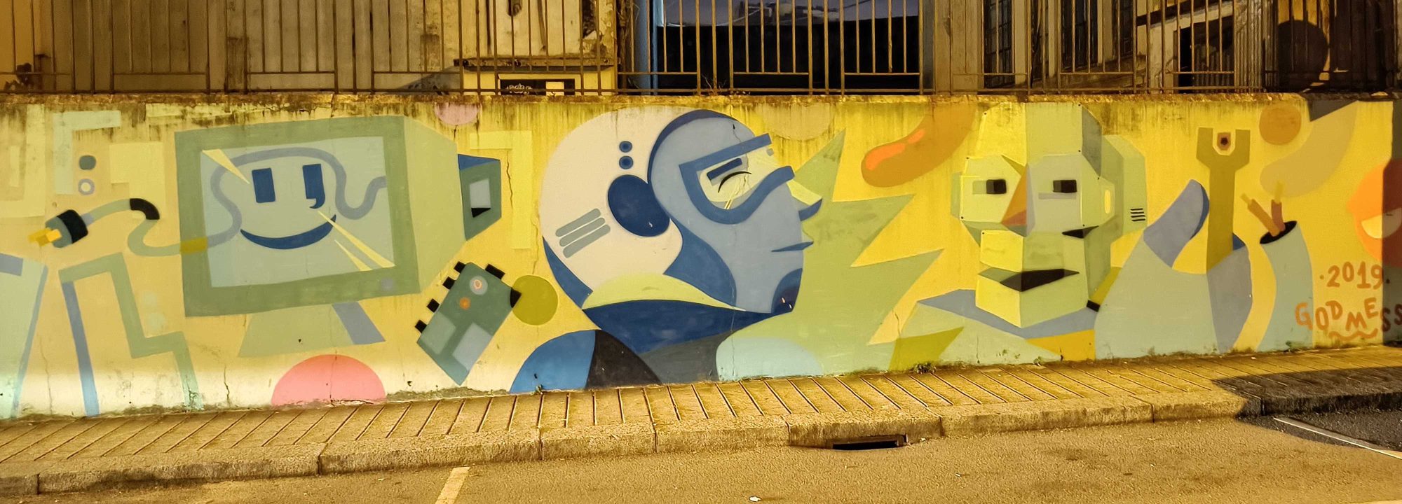 Robots technologiques par Godmess — Street art de Godmess à Porto