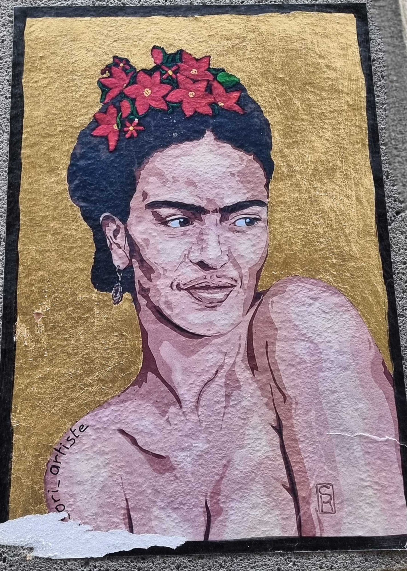 Portrait doré de Frida Kahlo — Street art à Clermont-Ferrand