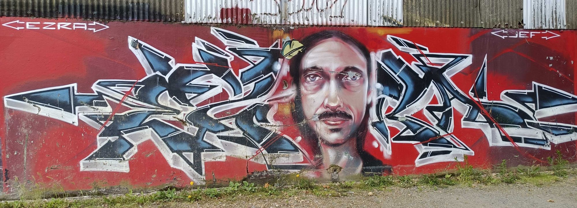 Fresque wild style rouge par Jef et Cezra — Street art de Jef, Ezra à Redon