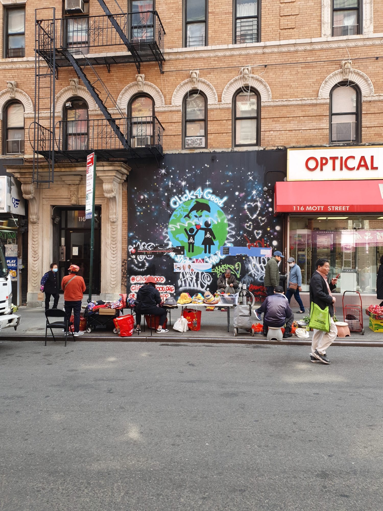 Globe and Two Children on a Black Wall — Street art in New York