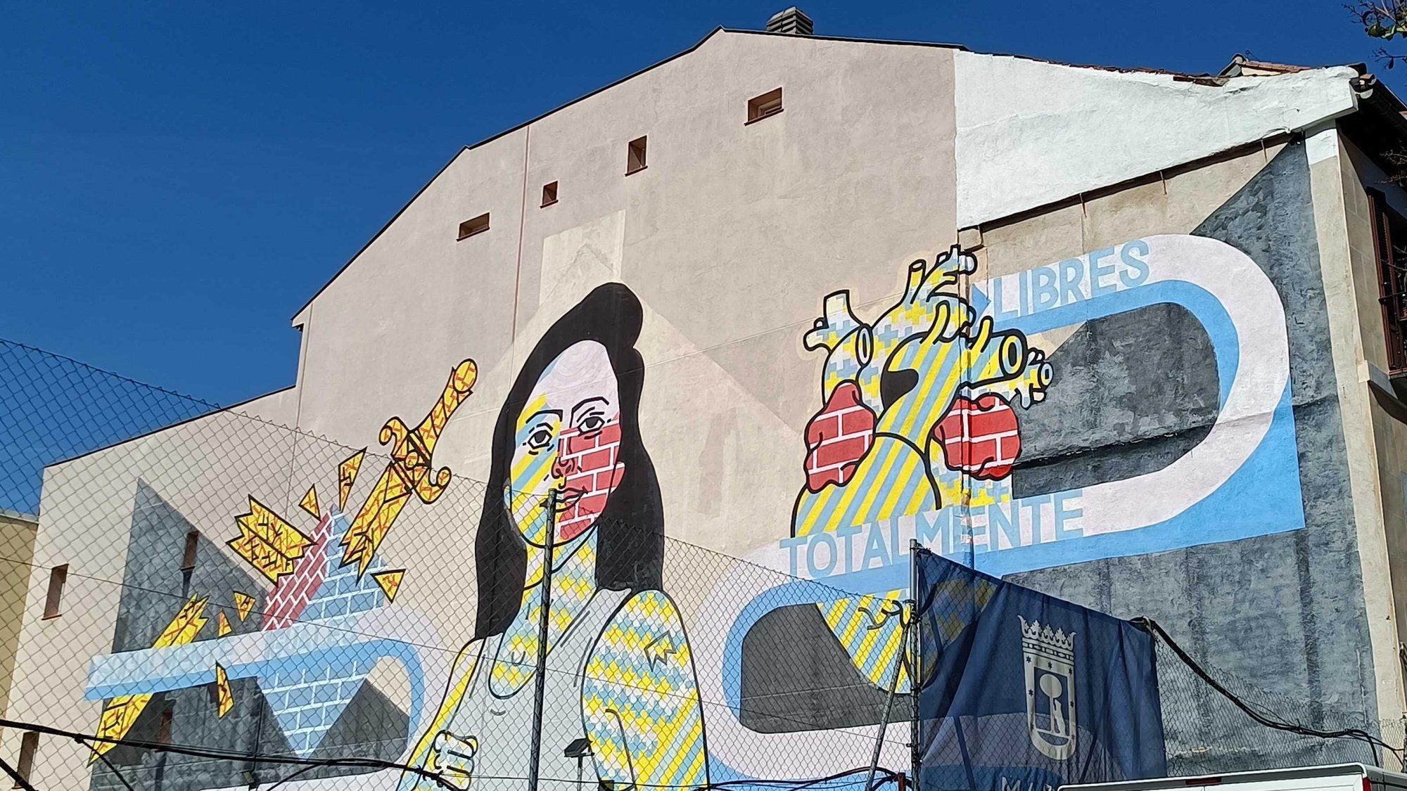 Totally Free — Street art by El Rey de la Ruina in Madrid