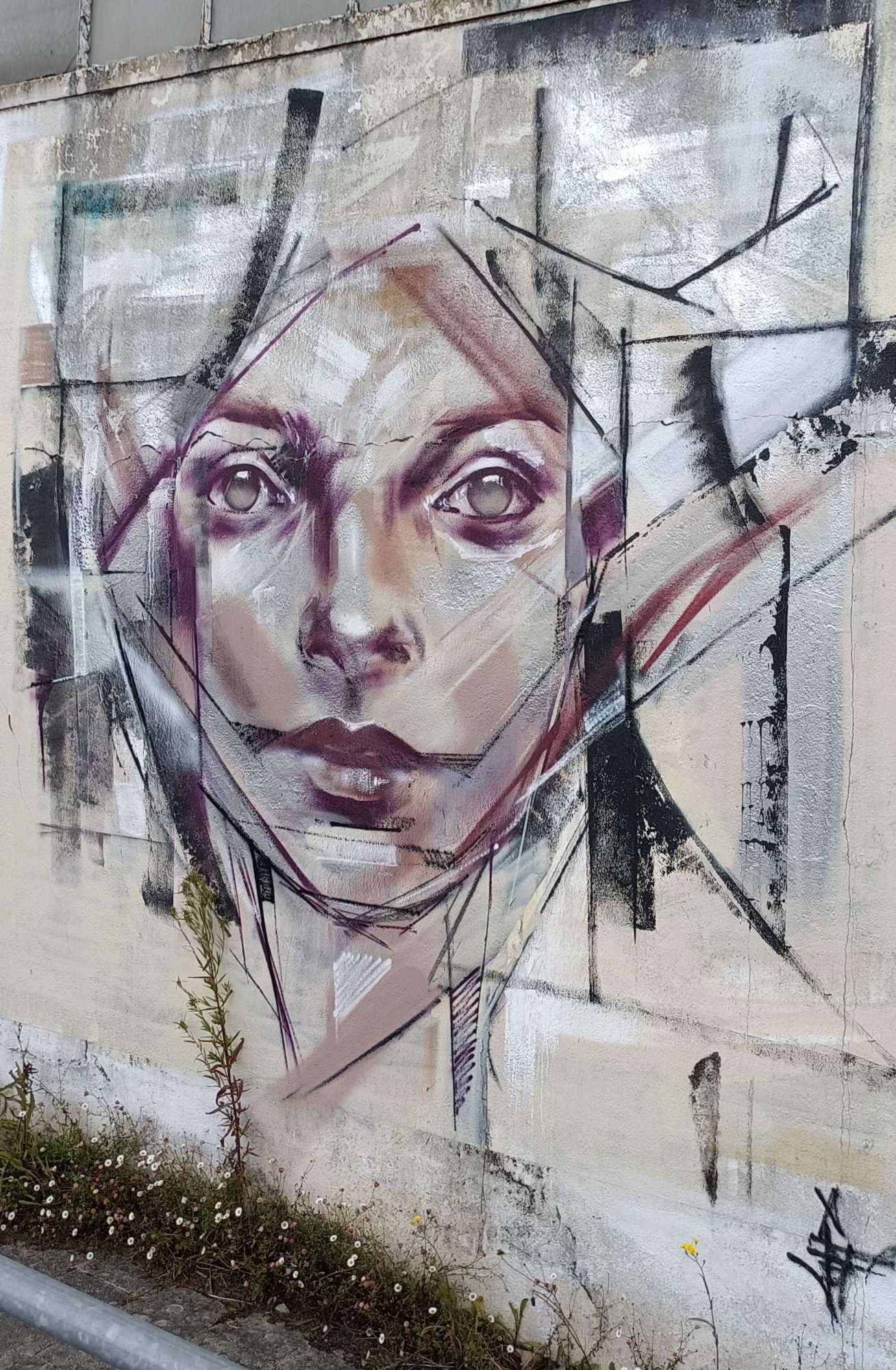 Portrait géométrique féminin par Jef — Street art de Jef à Redon