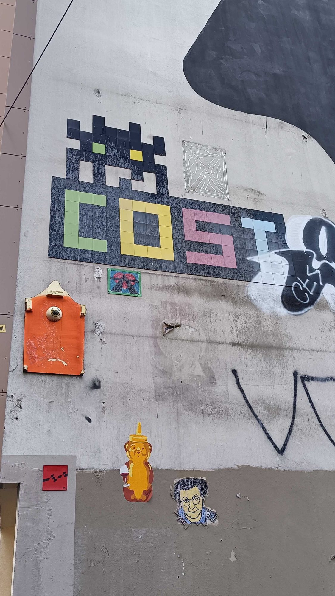 PA_1104, Space Invader on 68 rue Jenner — Street art by Invader, A2 in Paris
