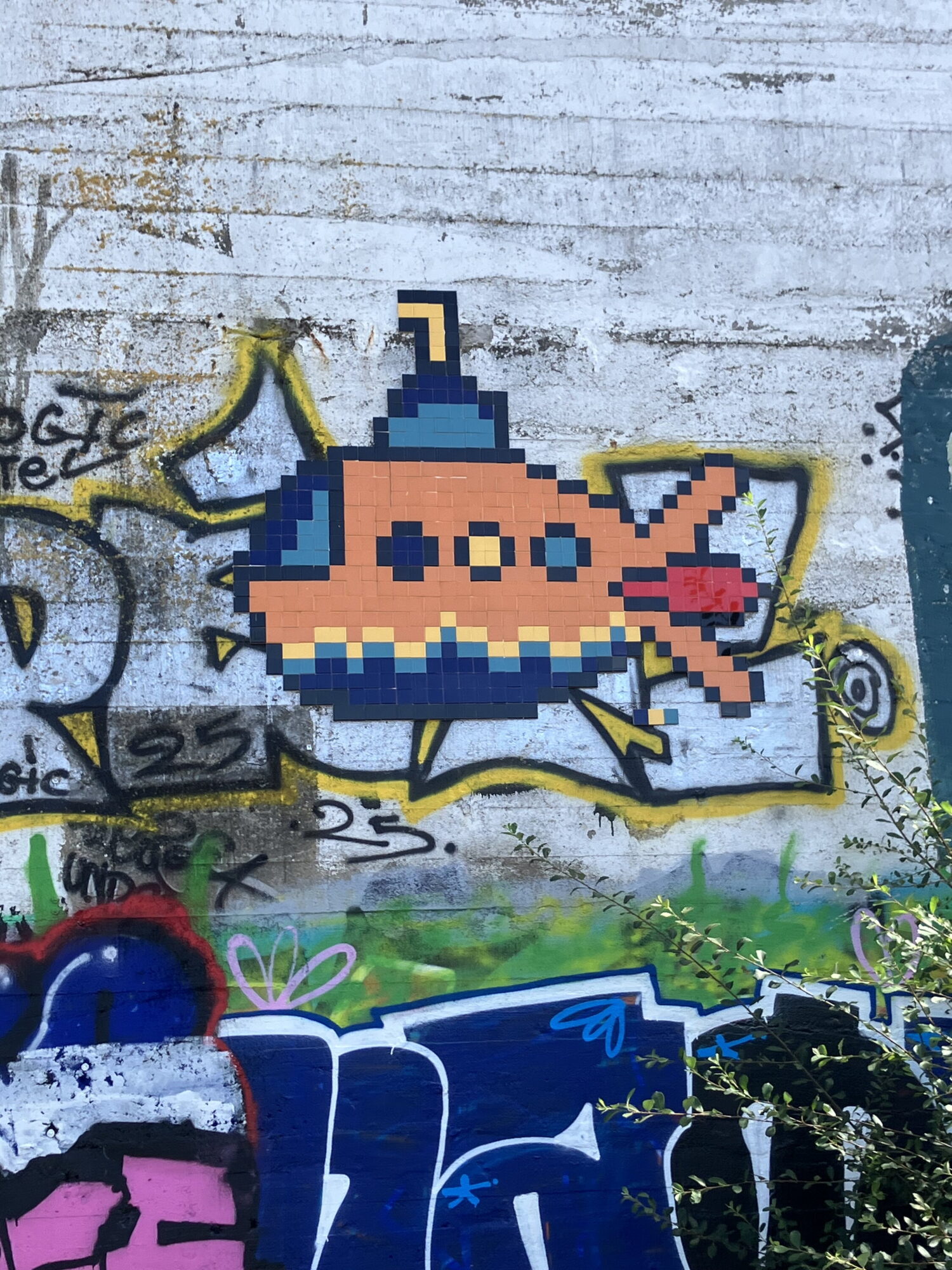 Yellow submarin — Street art in Saint-Nazaire