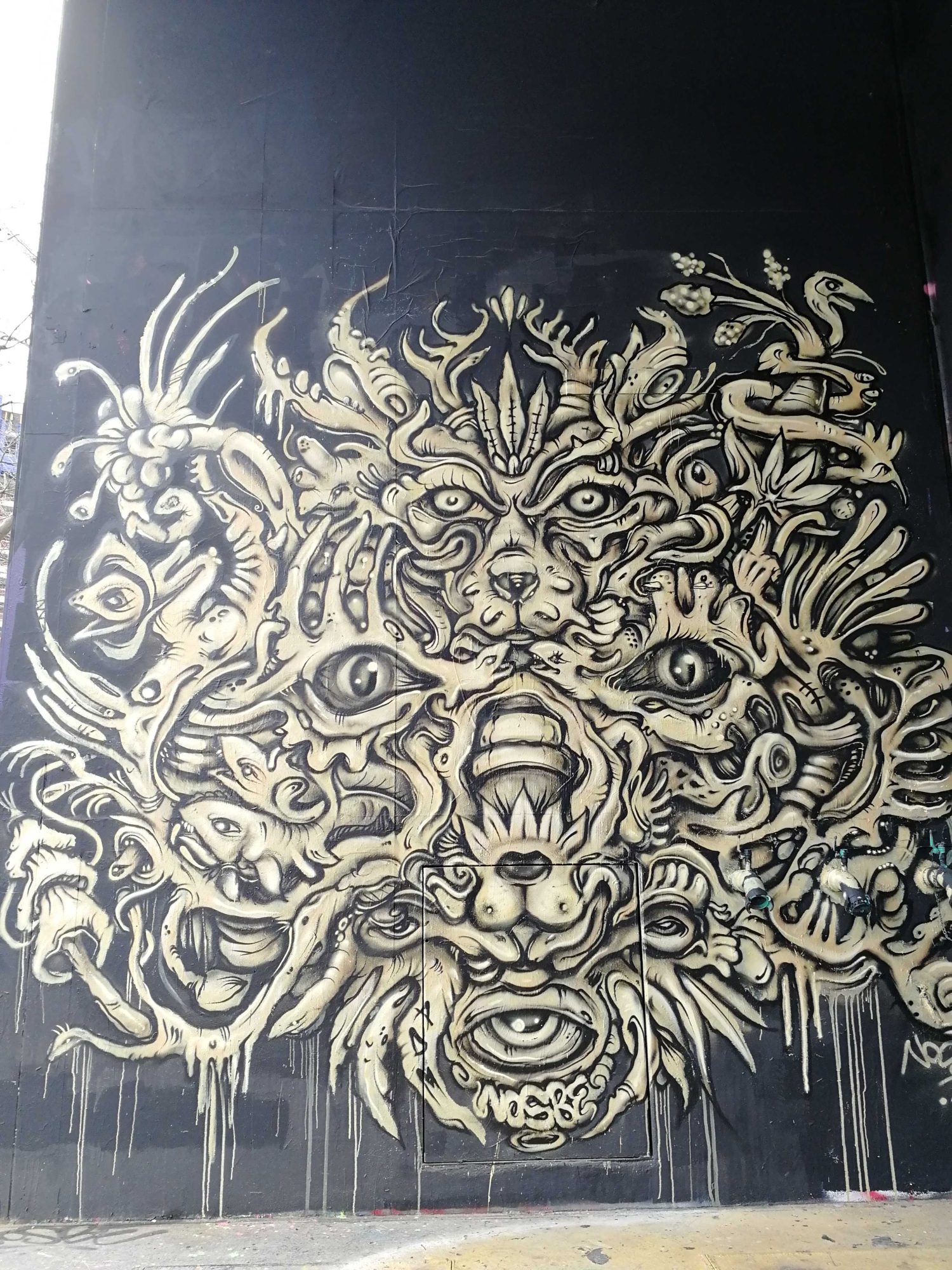Nosbe's Psychedelic Totem — Street art by Nosbe in Paris