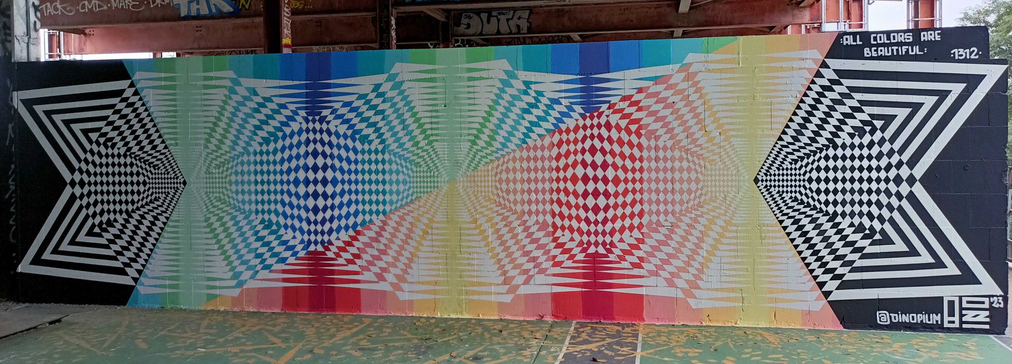 Damier op art arc-en-ciel — Street art de Dino à Berlin
