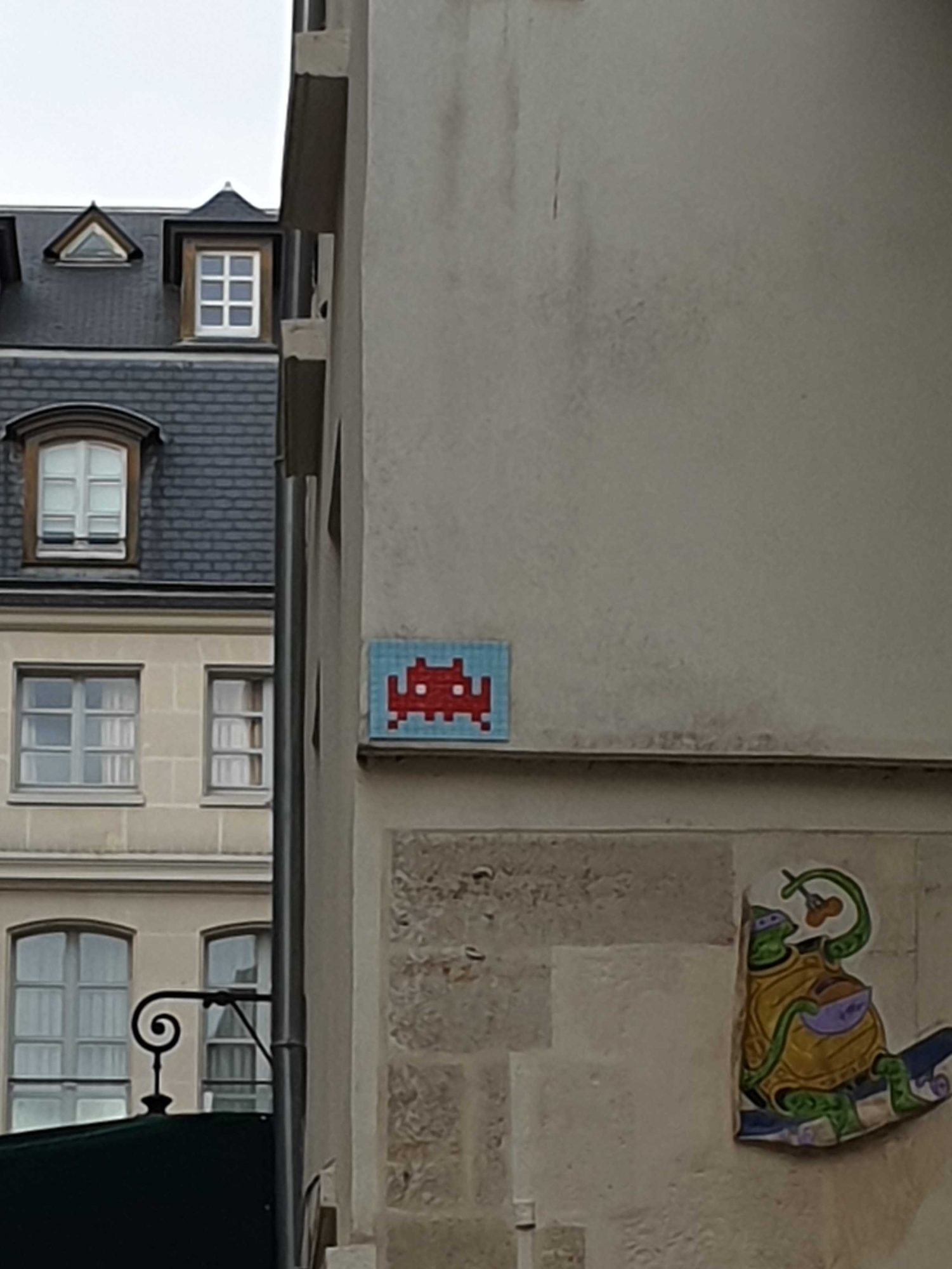 Space Invader on Rue des Rosiers — Street art by Invader in Paris