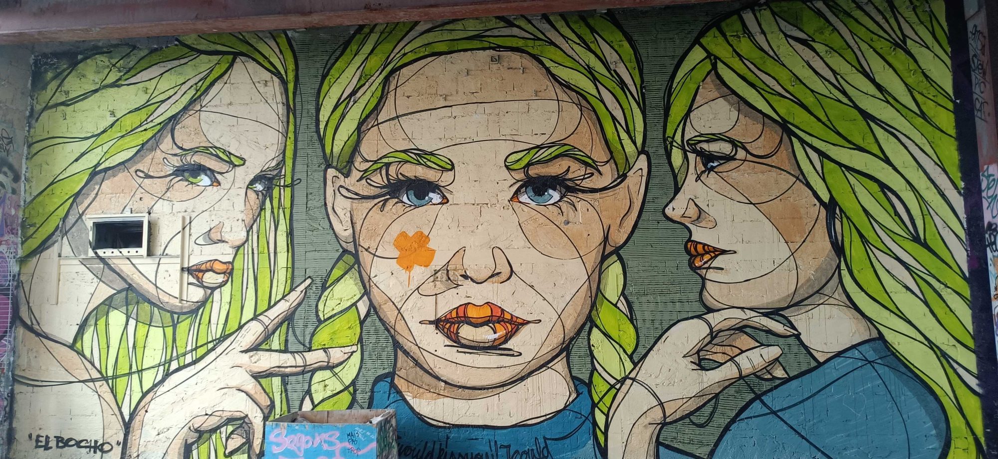 Trio de visages féminins par El Bocho — Street art de El Bocho à Berlin
