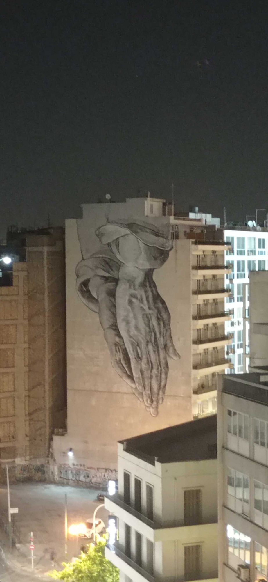 Monumental Praying Hands Athens — Street art in Athina