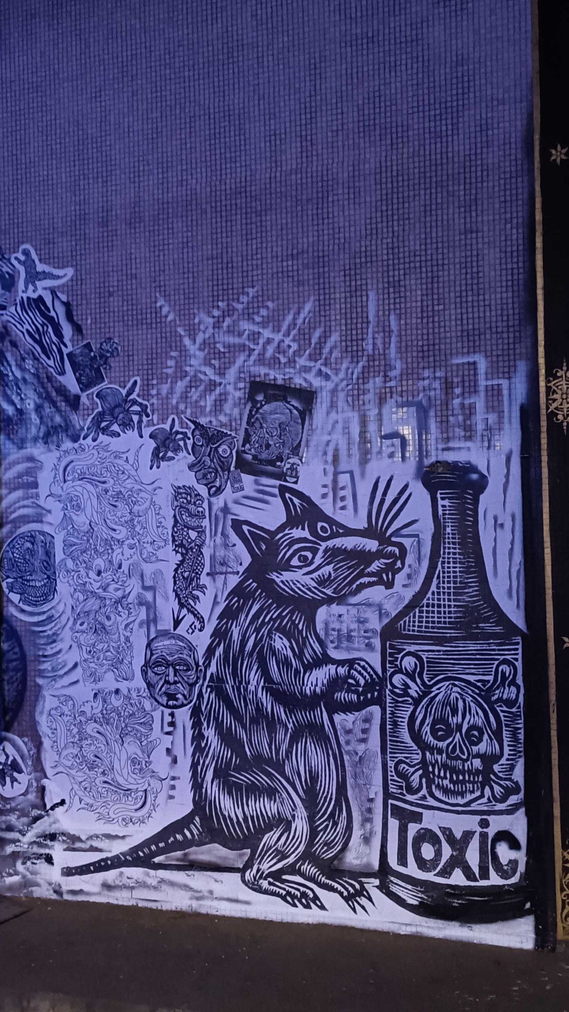 Toxic Rat in Blue and White — Street art in Paris