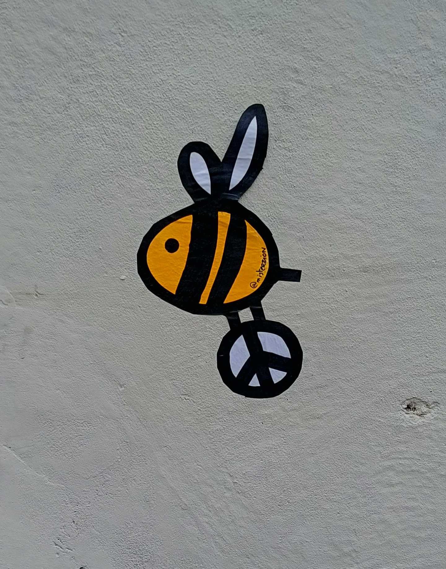 Mister Zion's Pacifist Bee — Street art by Mister Zion in Nantes