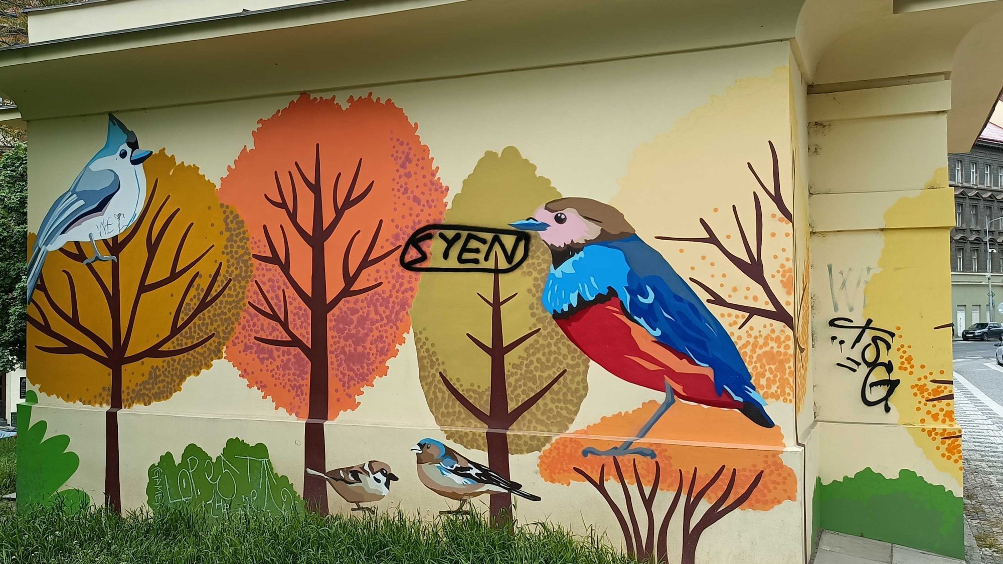 Fresque ornithologique signée SYEN — Street art à Prague