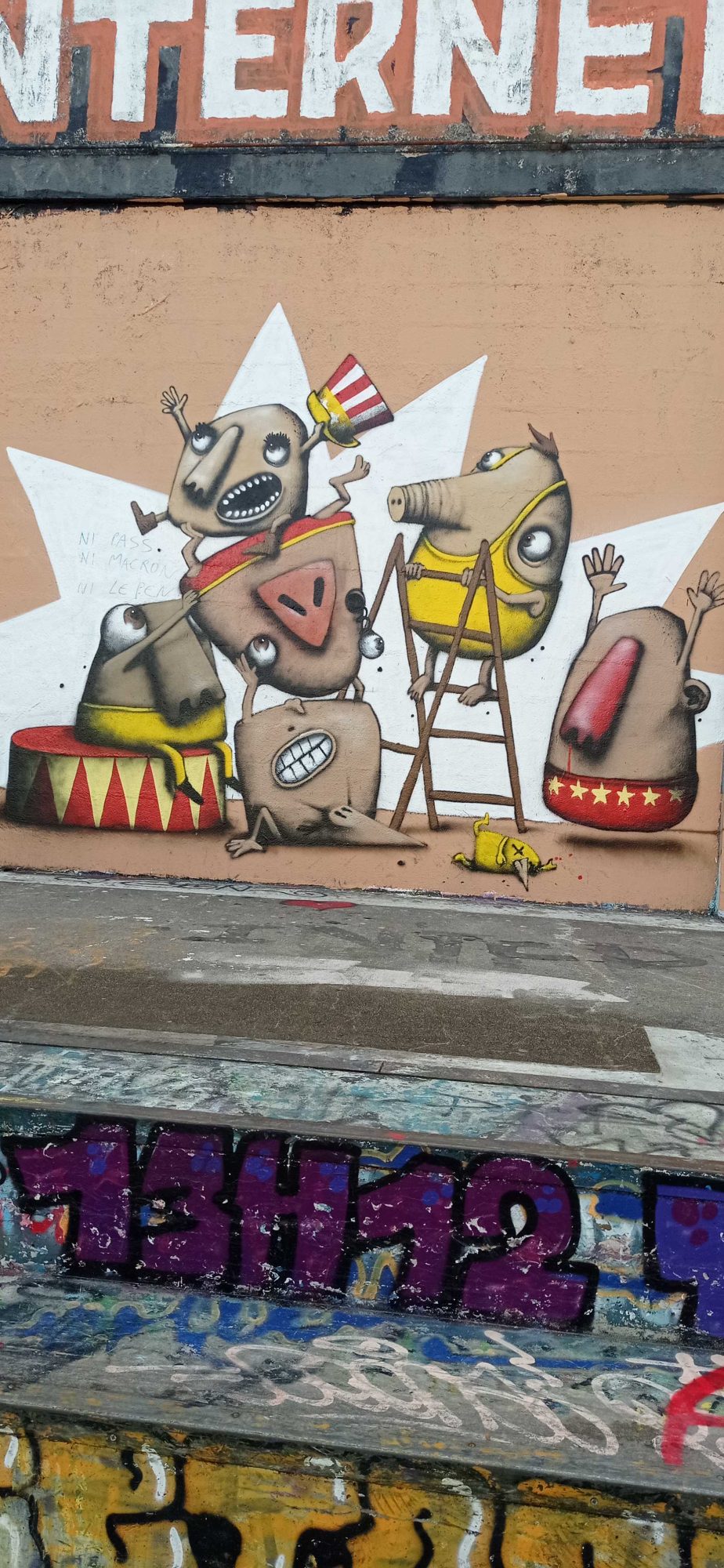 Personnages grotesques par Ador — Street art de Ador à Nantes