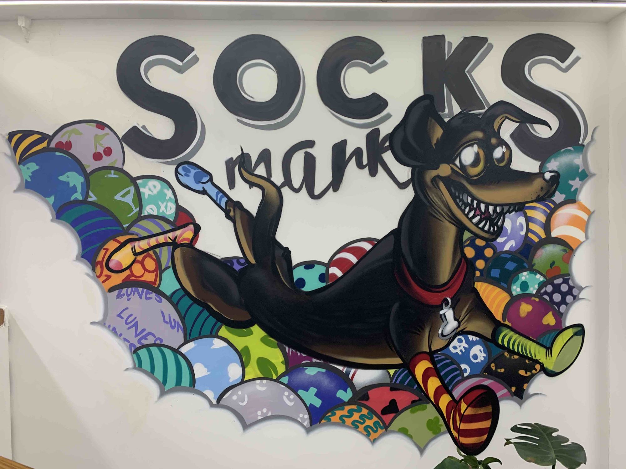 Cartoon Dog Socks Market Madrid — Street art in Madrid