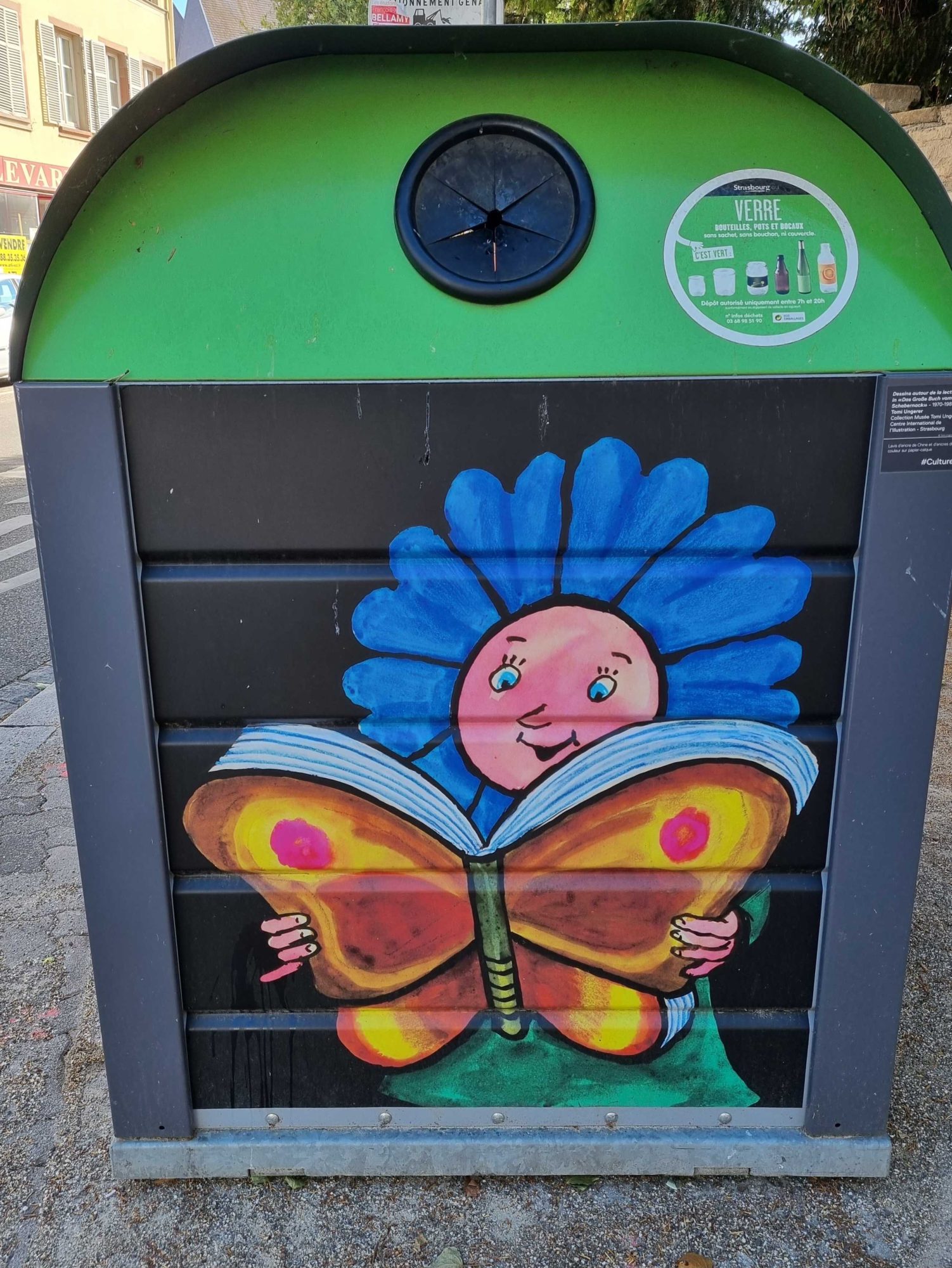 The Reading Flower and the Butterfly — Street art in Strasbourg