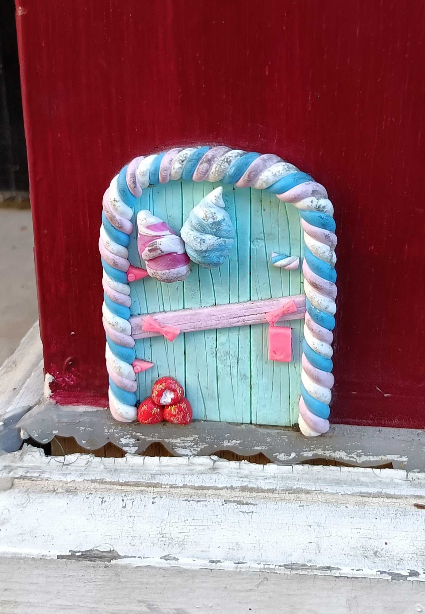 Fairy Door with a Shell and Strawberries — Street art by Florizale in Bourges