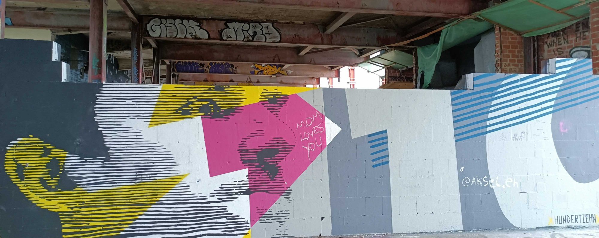 Abstract Geometric Composition in Hangar — Street art by 1010 in Berlin