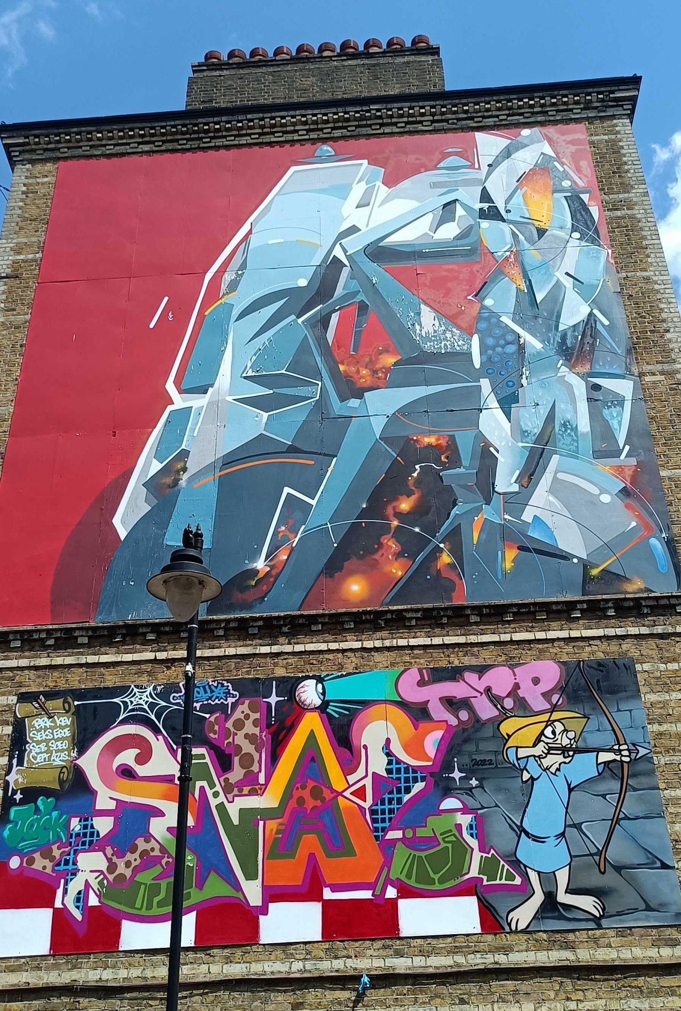 Robot géométrique tête-à-tête — Street art à London