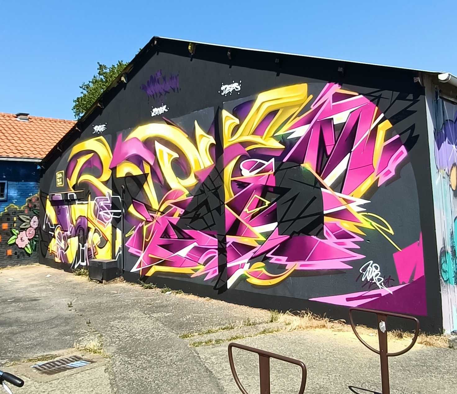 Yellow and Magenta Wildstyle on Black — Street art in Nantes
