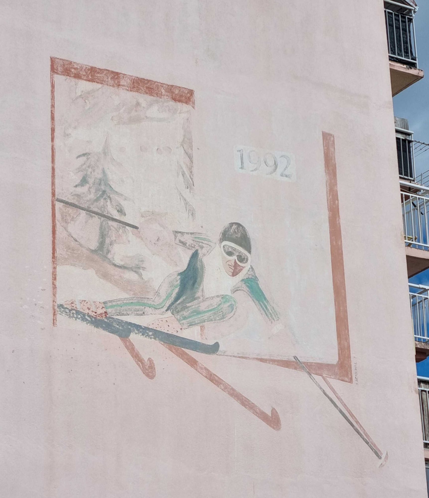 Skieur des JO de 1992, Albertville — Street art à Albertville