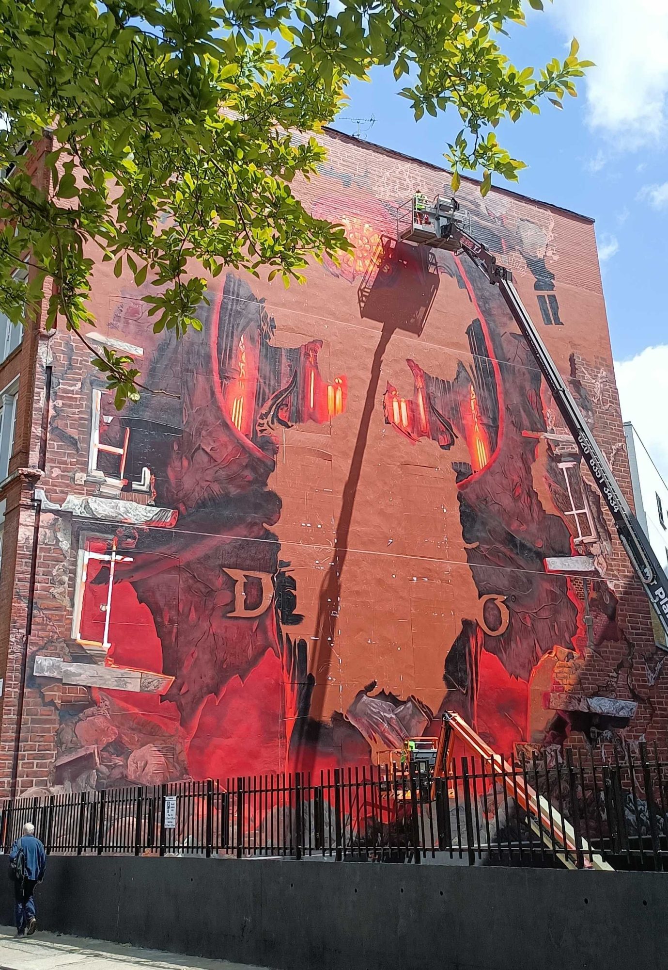 Monumental Red-Orange Profile Silhouette — Street art in London