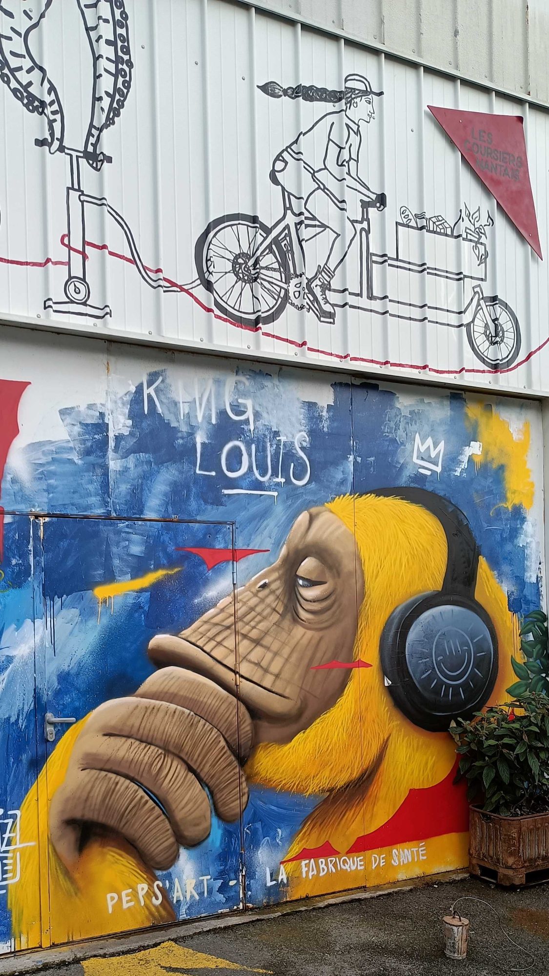 King Louis, Monkey with Headphones — Street art by Ratz One in Nantes