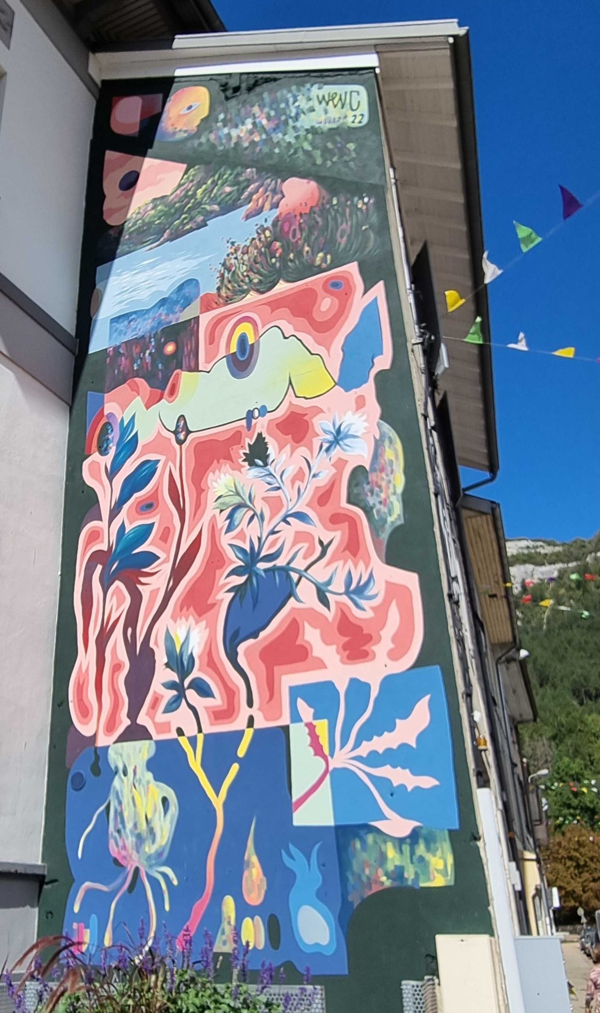 Composition botanique par WENC — Street art de WENC à Nantua