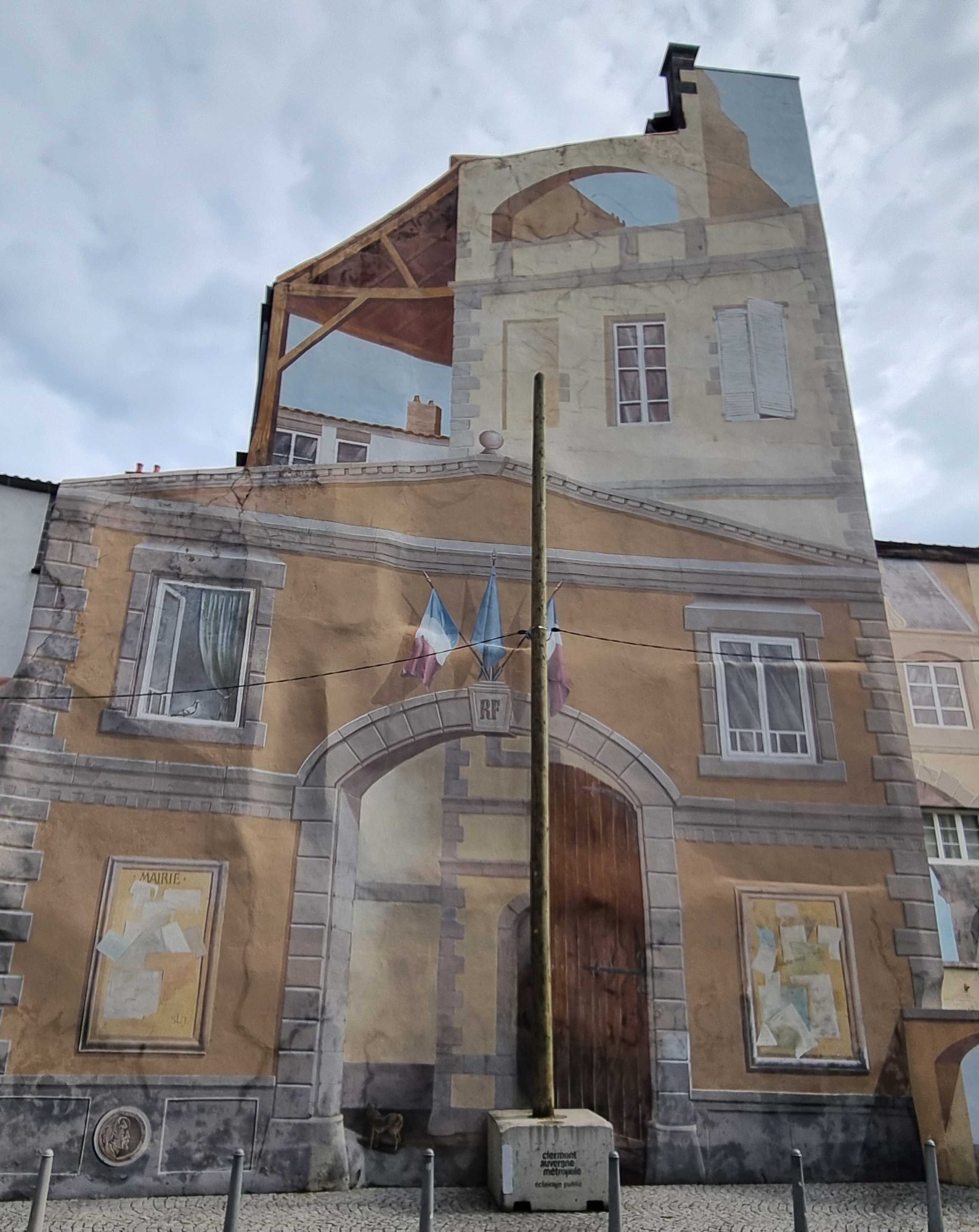 Historical Facade Trompe-l'oeil — Street art in Clermont-Ferrand