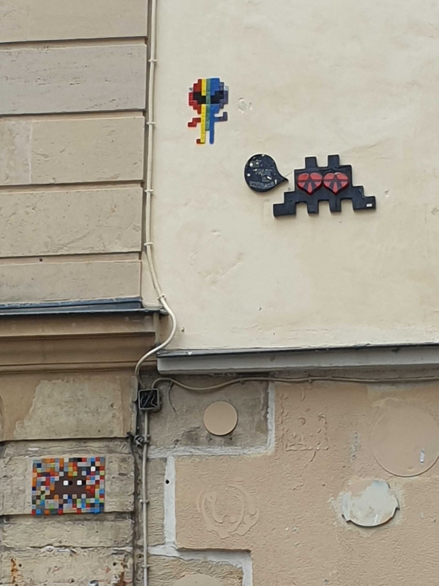 Space Invader A2 - Rue des Archives — Street art de A2, Mr Djoul à Paris