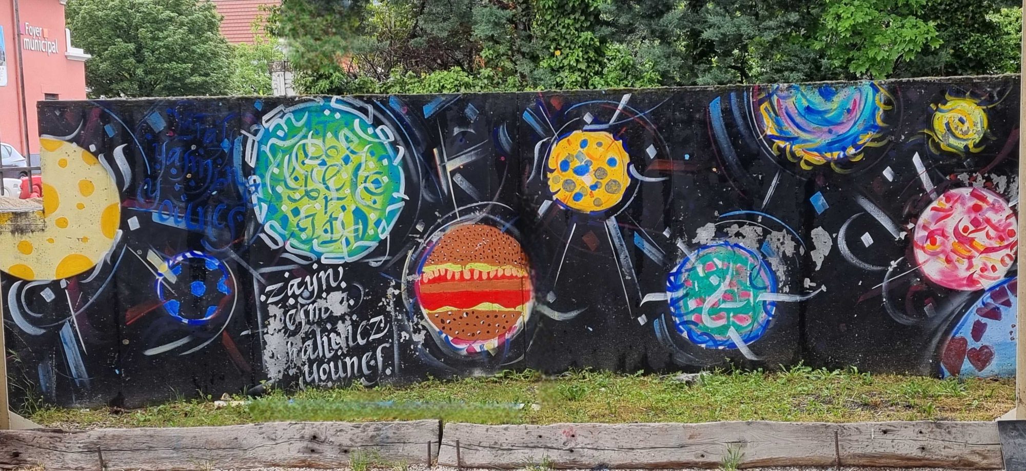 More Planets on the Black Wall — Street art in Le Pont-de-Claix
