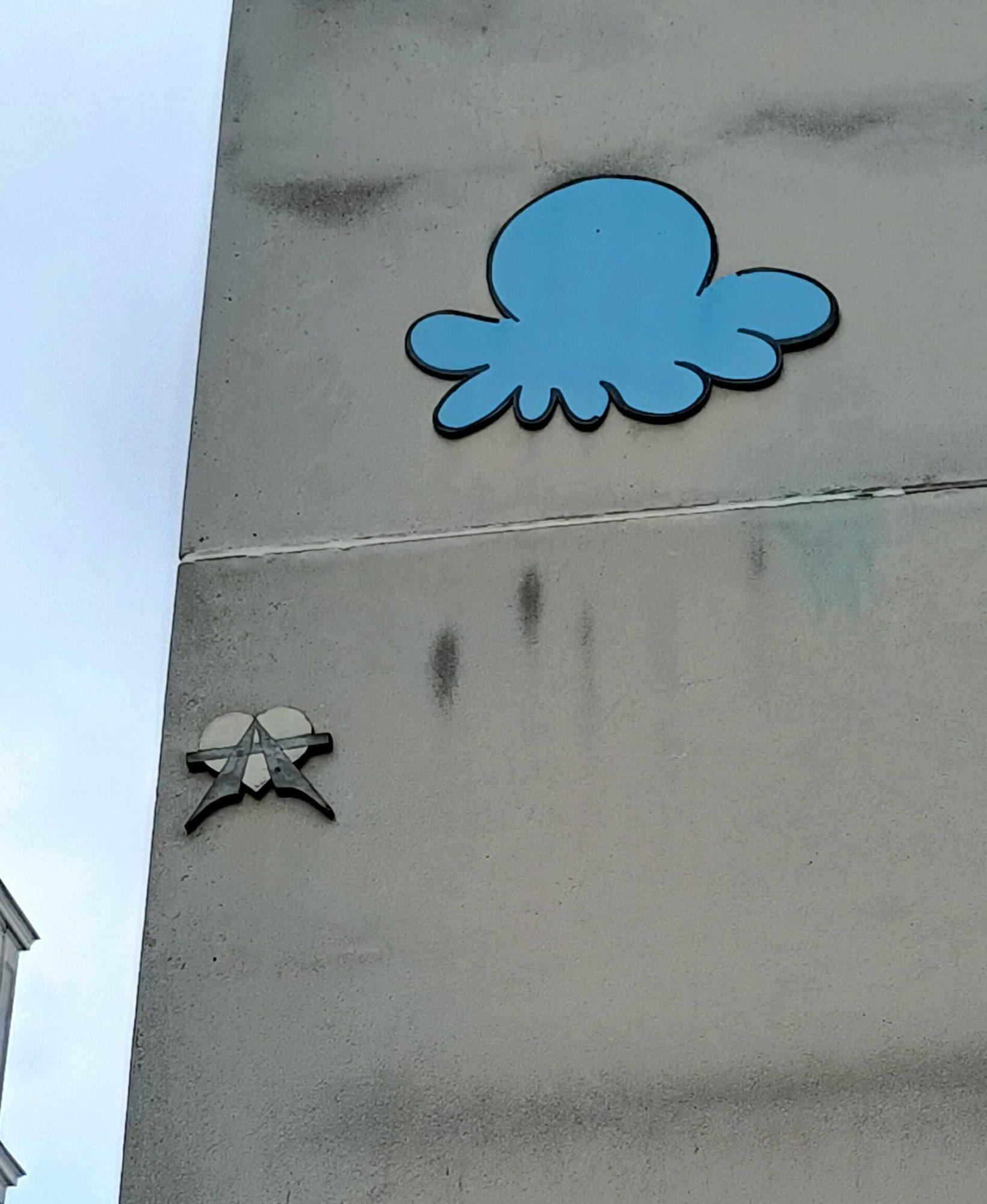 Pieuvre bleue et étoile, duo A2 — Street art de A2, Gzup à Paris