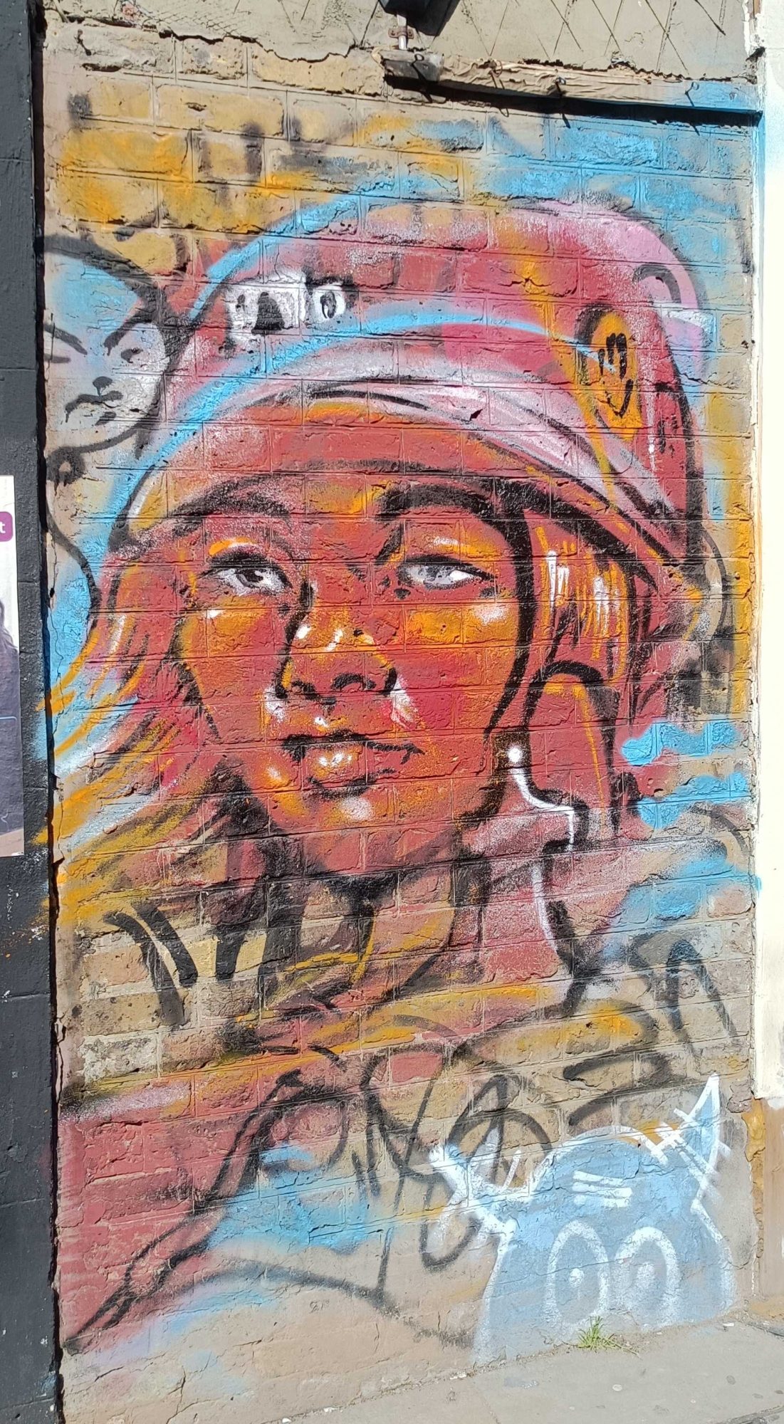 Femme turban colorée — Street art à London