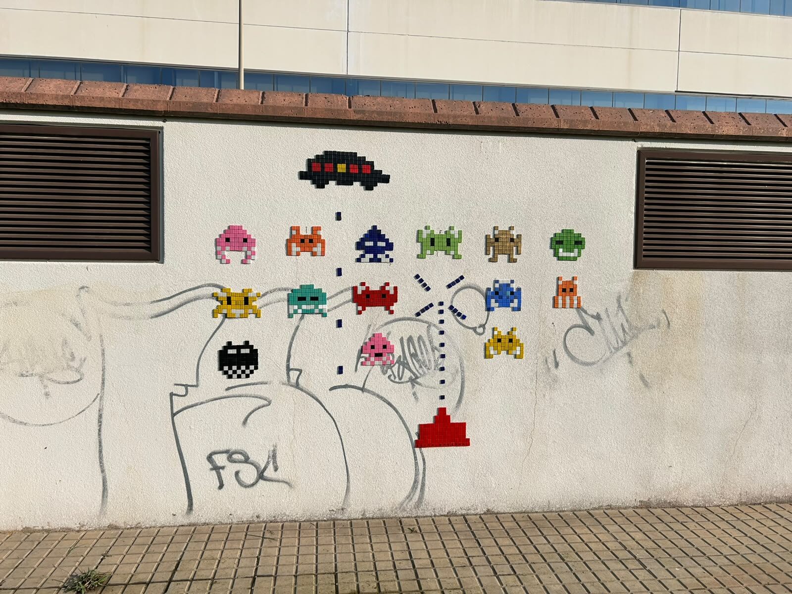 Le mur des Space Invaders — Street art de Astro Boy à Beniarbeig