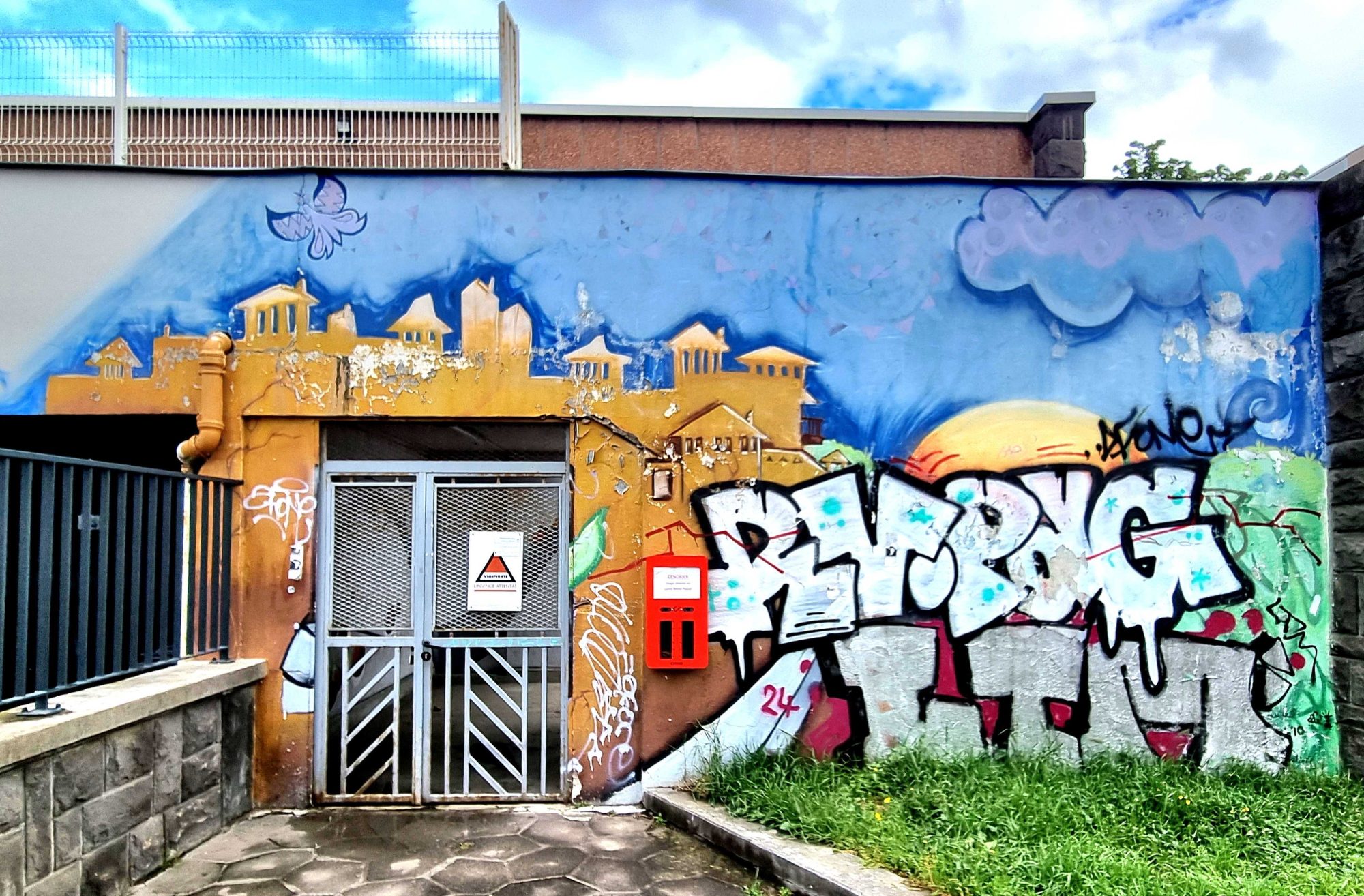 Golden Skyline and Pink Piece — Street art in Clermont-Ferrand