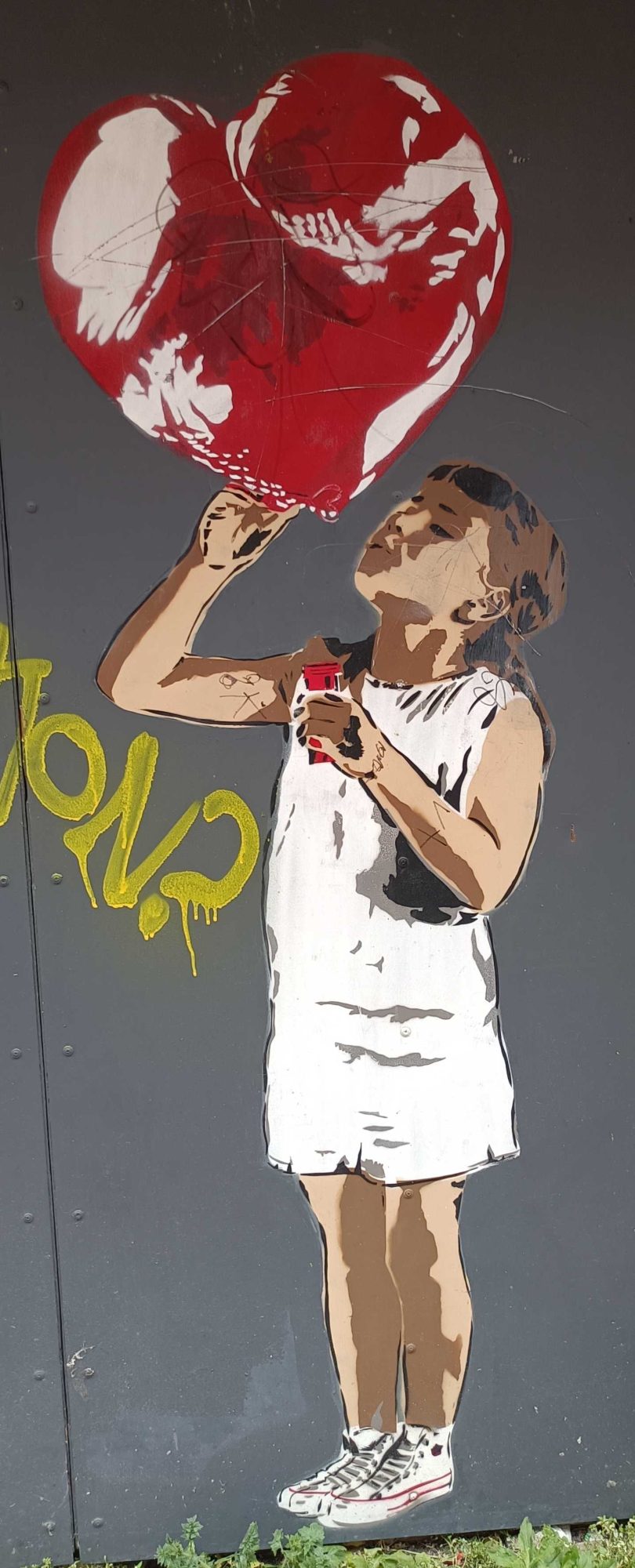 Child with giant balloon — Street art in London