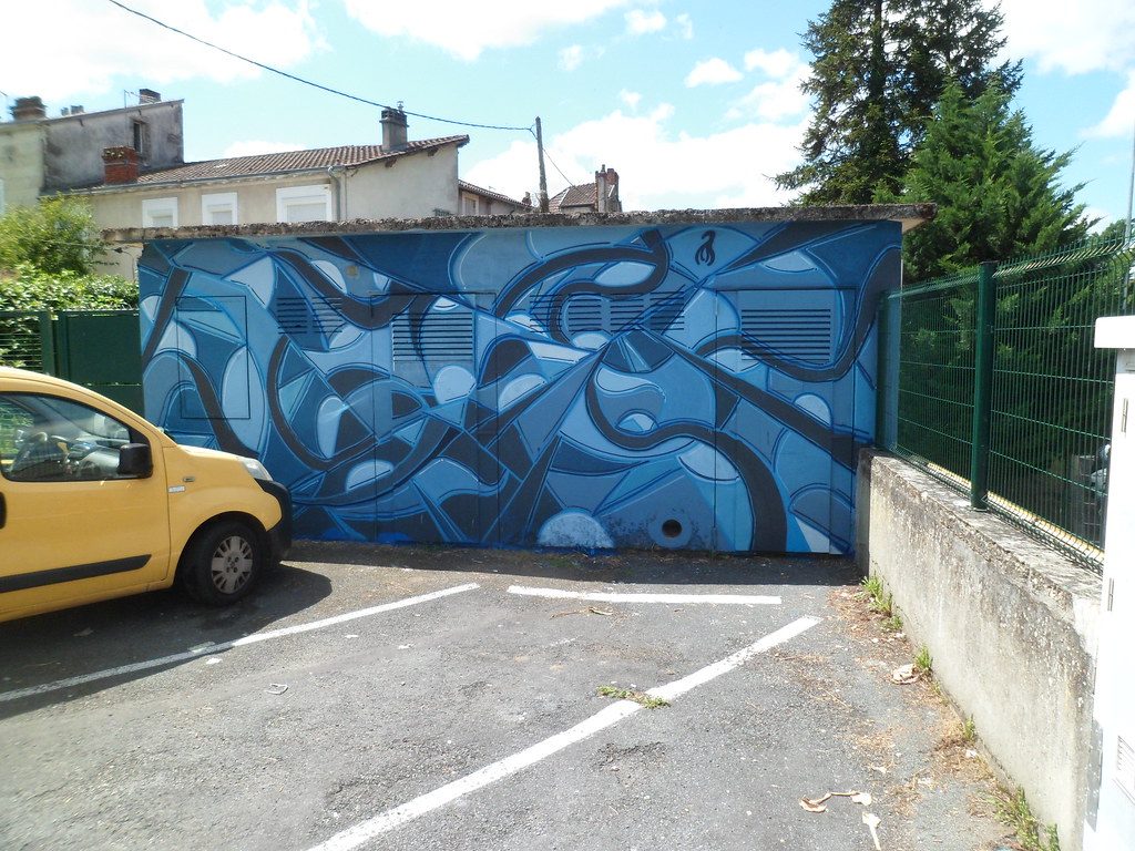 Organic Shades of Blue — Street art in Périgueux
