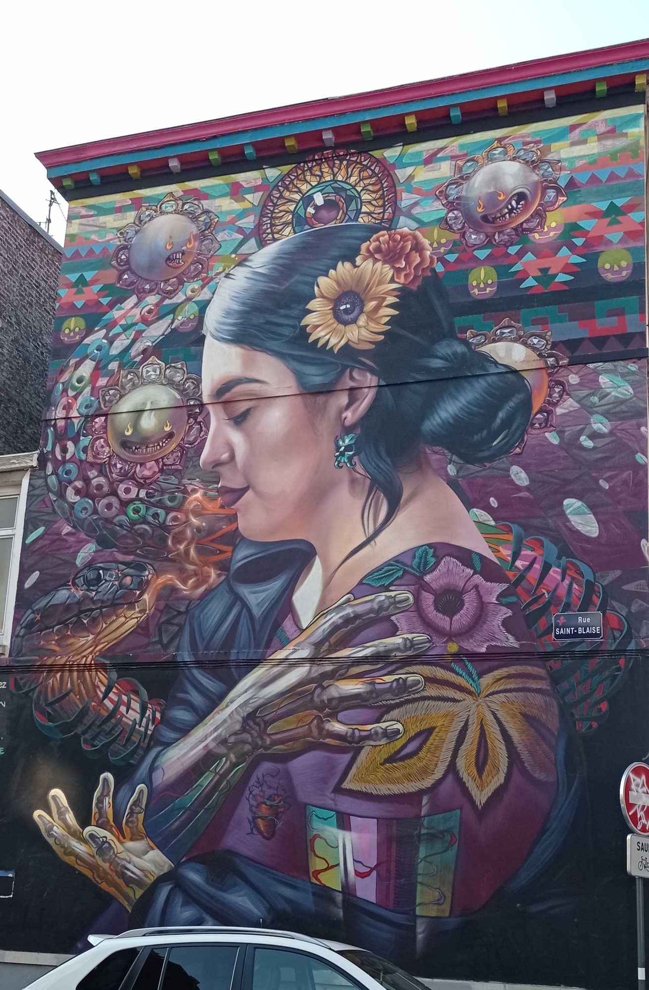 Femme aux mains d'os — Street art de Cix Mugre à Lille