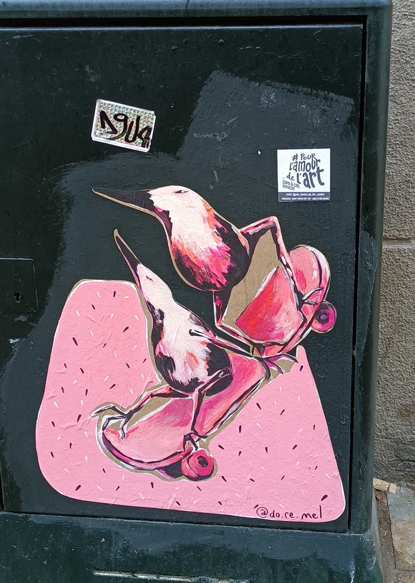 Pink Hummingbirds on Skateboard — Street art in Nantes