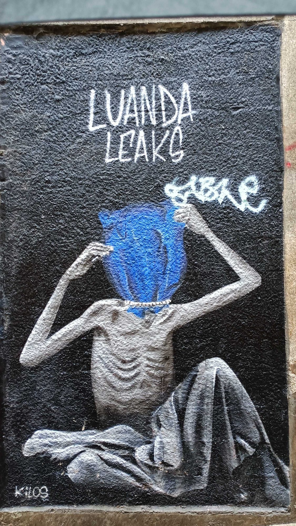 Luanda Leaks - critique sociale — Street art à Porto