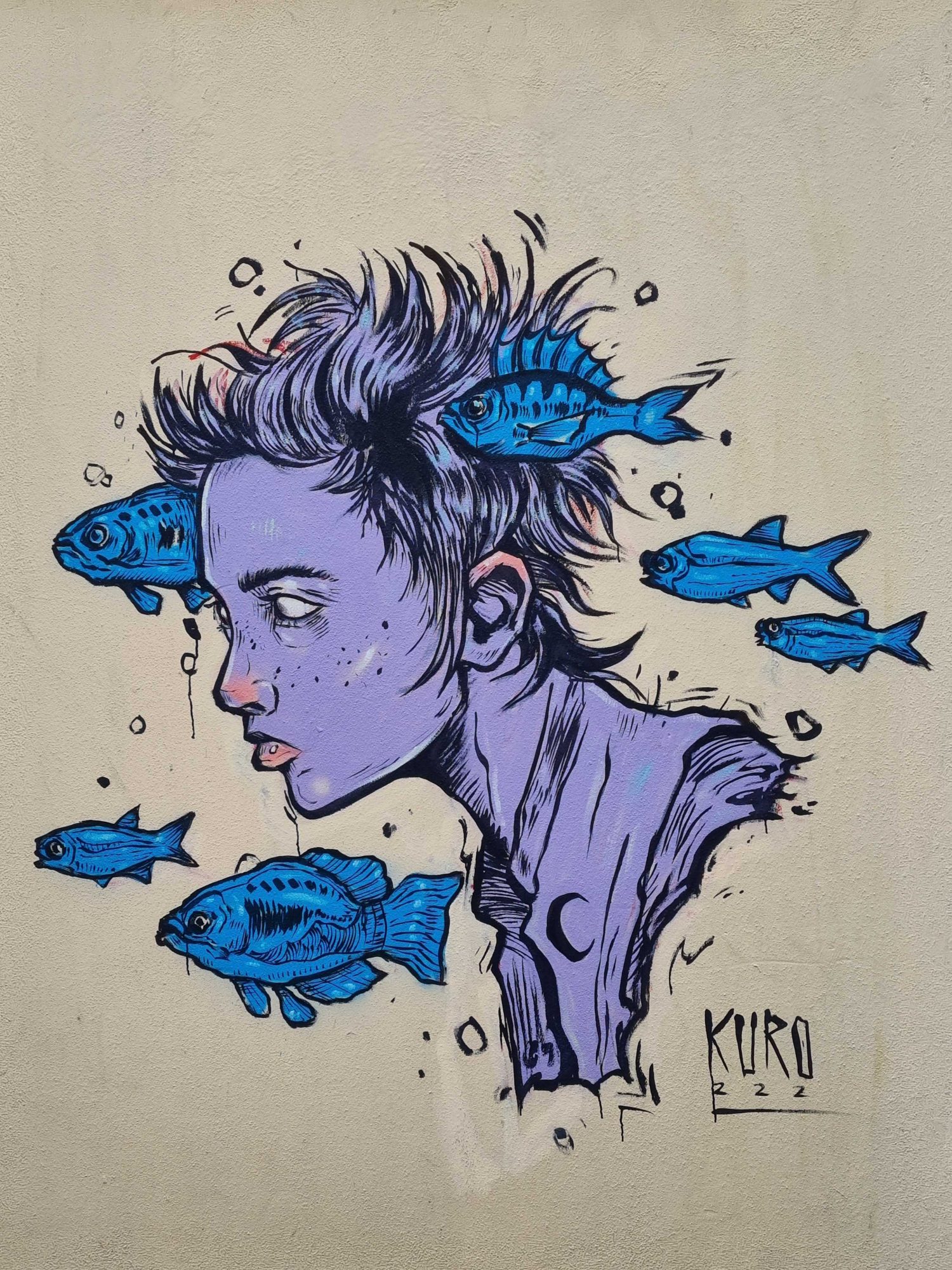 Portrait violet aux poissons par Kuro — Street art de Kuro 222 à Clermont-Ferrand