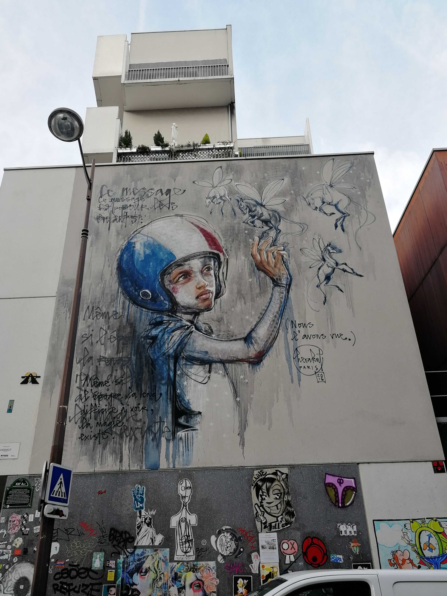 L'Enfant aux Fées par Herakut — Street art de Herakut à Paris