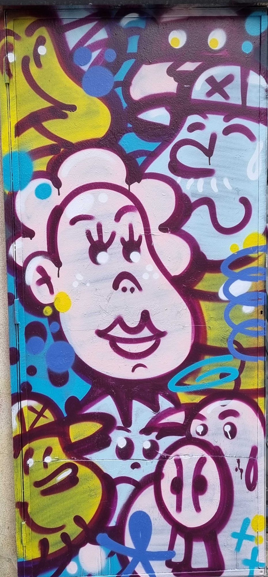Crowd of Colorful Faces — Street art in Clermont-Ferrand