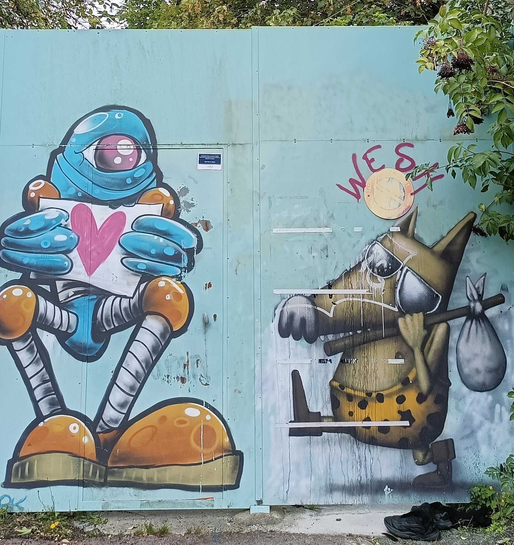 Duo de personnages par Ador à Nantes — Street art de Ador à Nantes