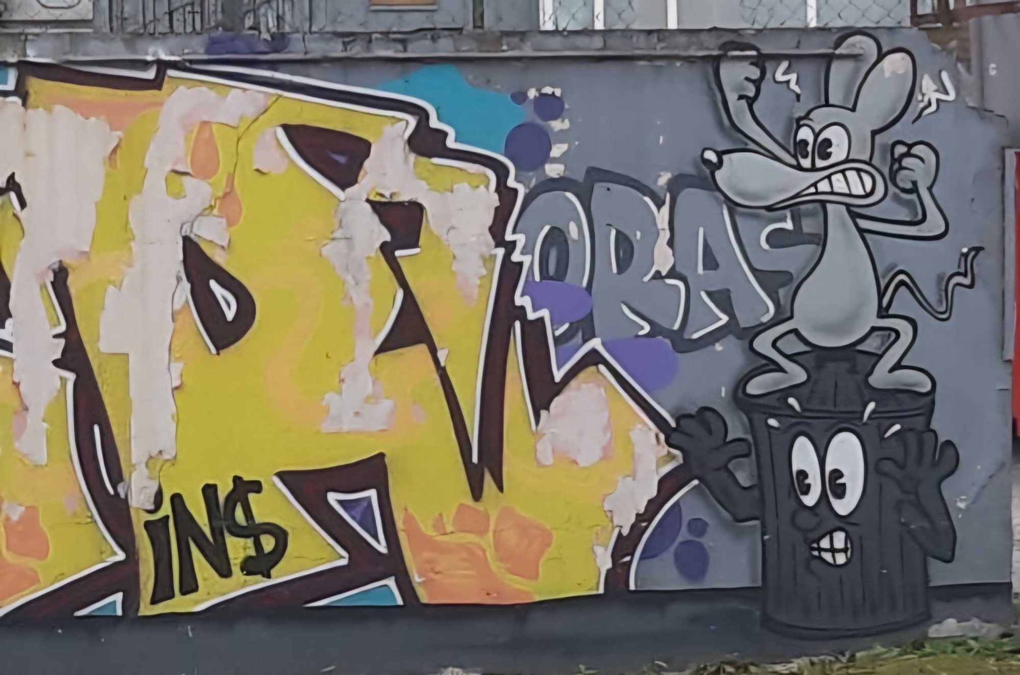 Wild Style Cartoon Graffiti — Street art in Grenoble