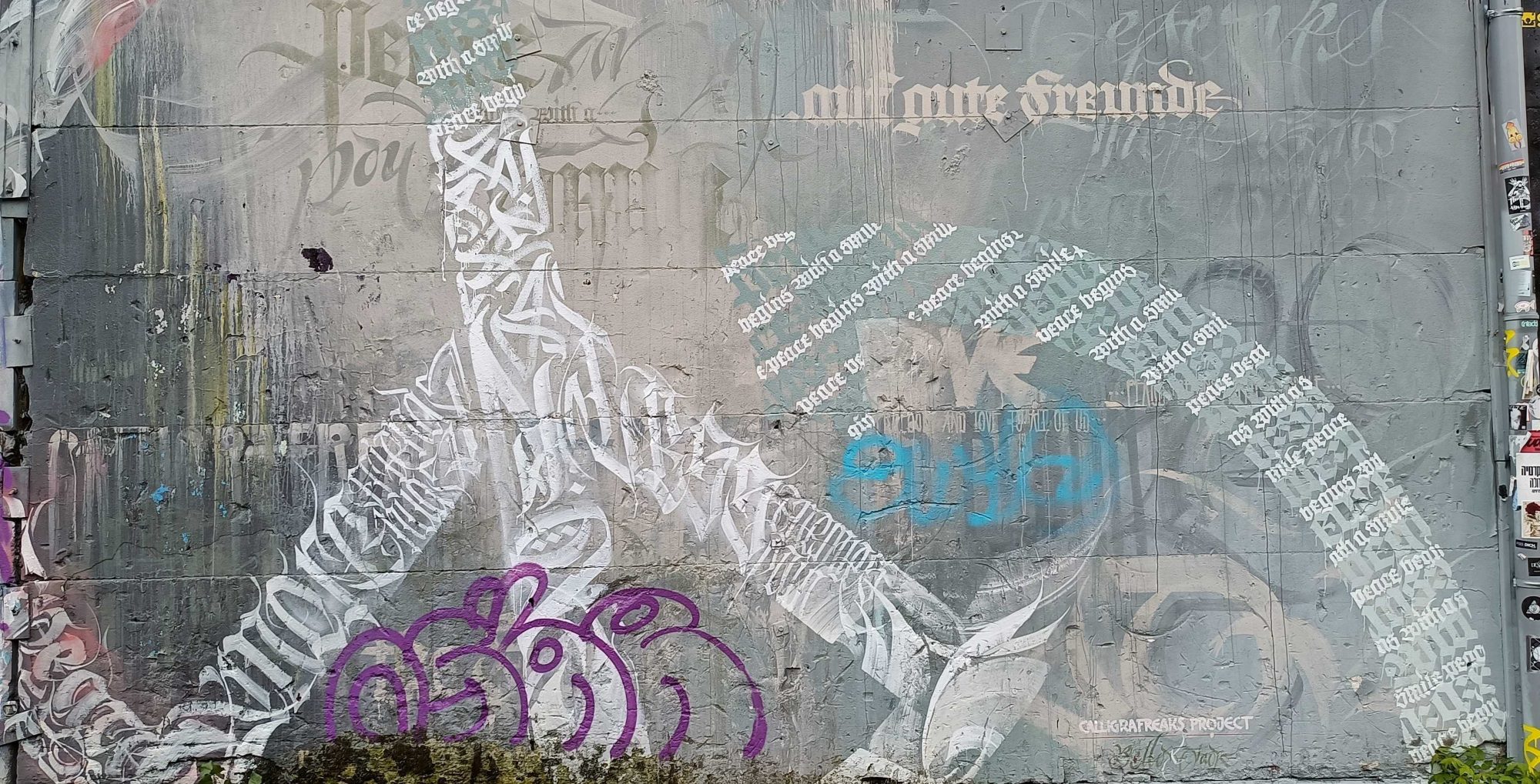 Gothic Calligraphy - Auf gute Freunde — Street art in Berlin