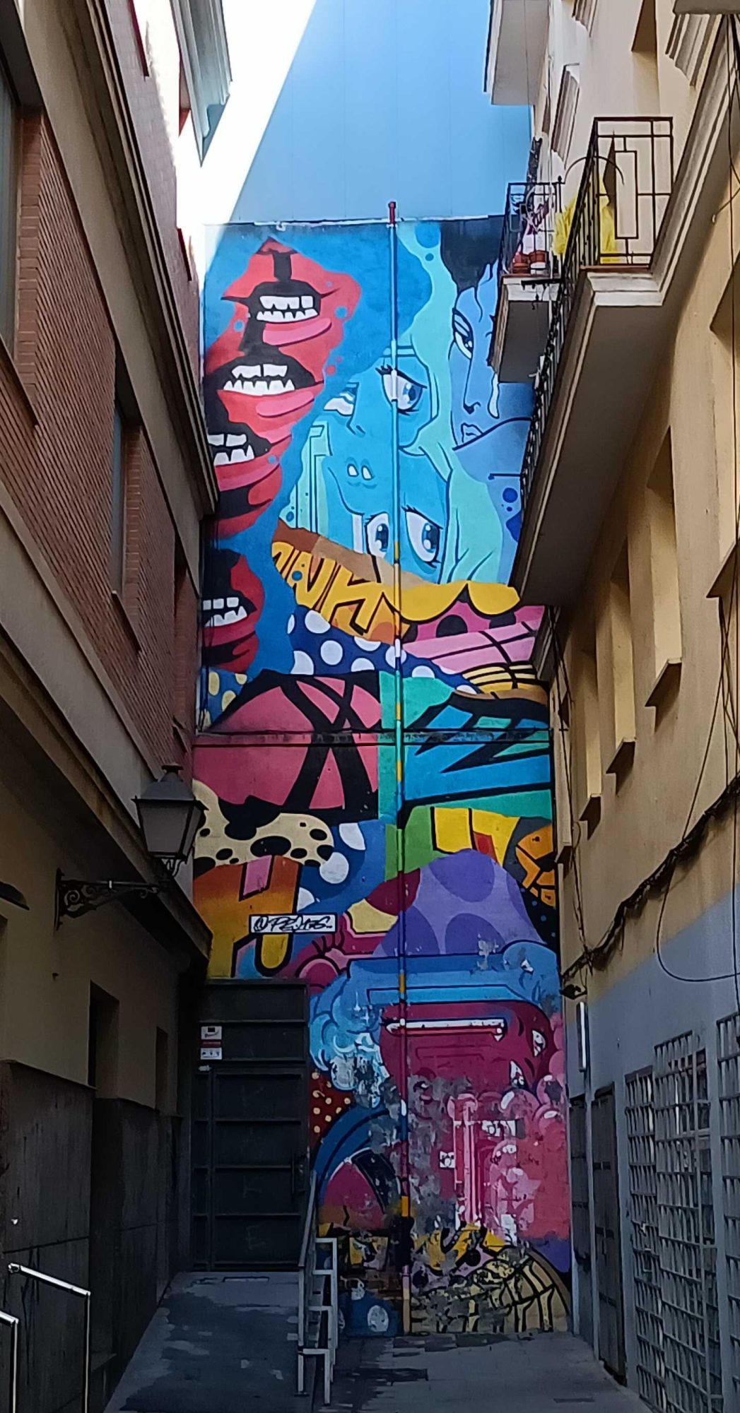 Composition Surréaliste — Street art à Madrid