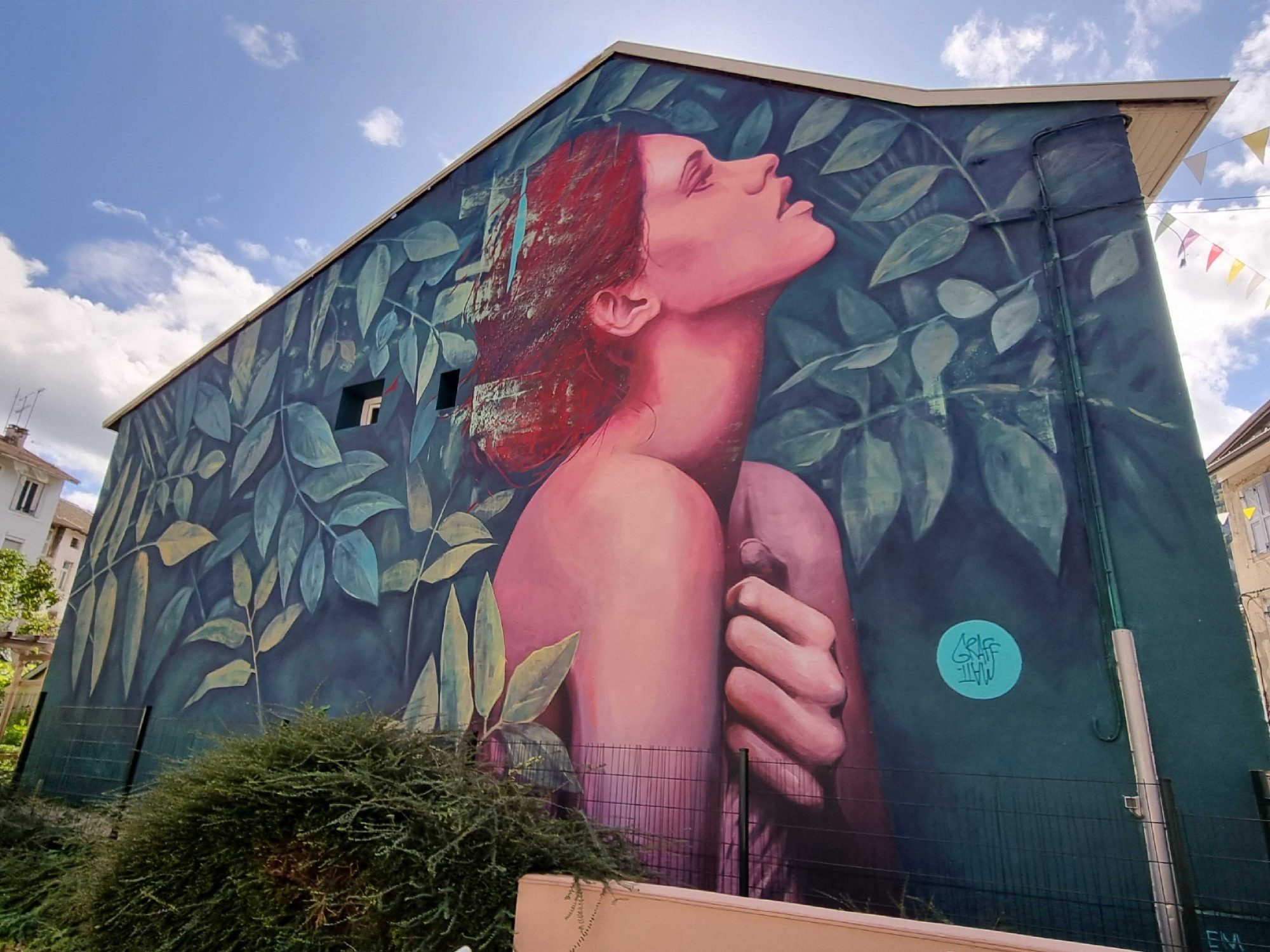 Femme aux cheveux rouges par Graffmatt — Street art de GRAFFMATT à Nantua